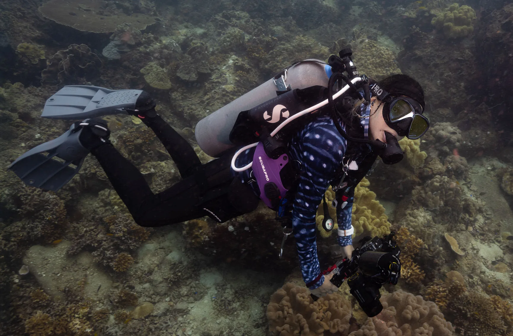 underwater photo of scuba diver wearing scubapro hydrospro