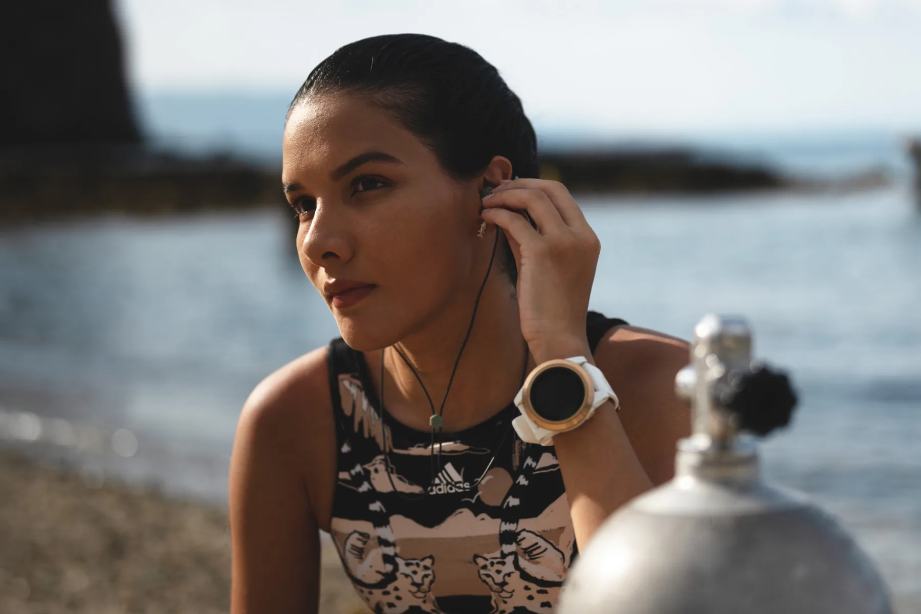 caro santamaria ocean wearing a atmos mission dive computer