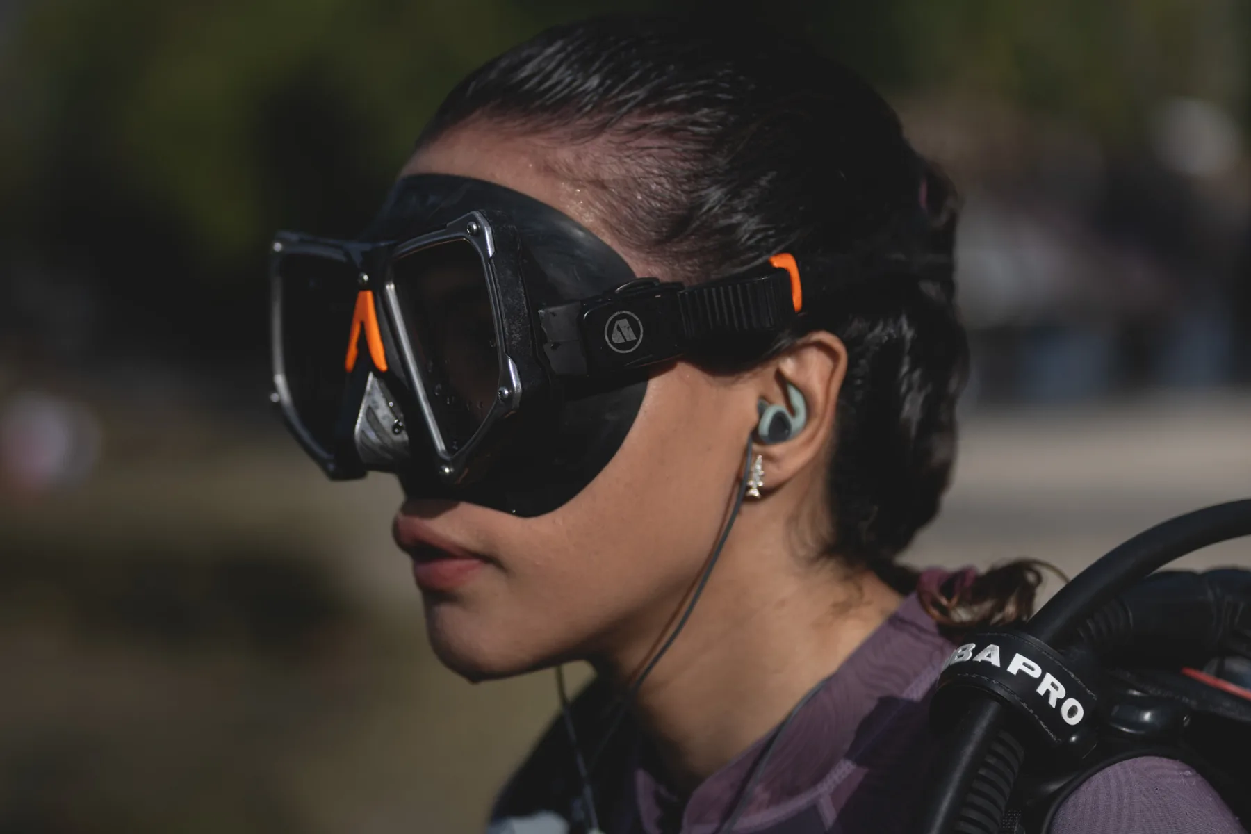 Caro Santamaria wearing an Apeks VX2 dive mask