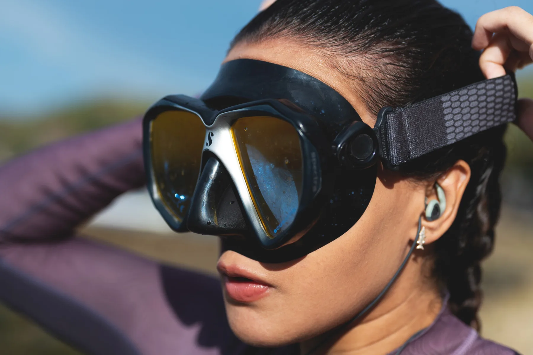 Caro Santamaria wearing a Scubapro Spectra dive mask with an elastic comfort strap