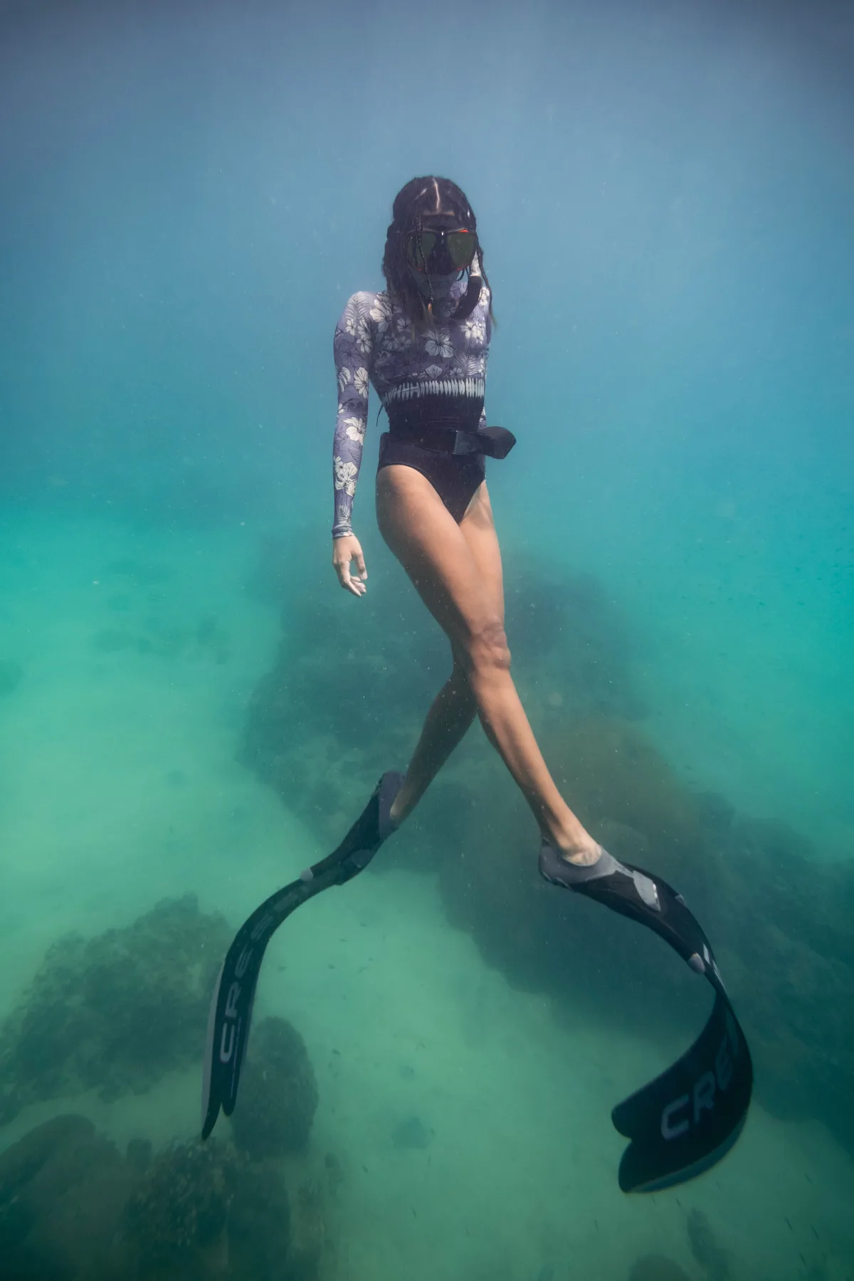 caro santamaria ocean freediving in a reef wearing cressi fins 
