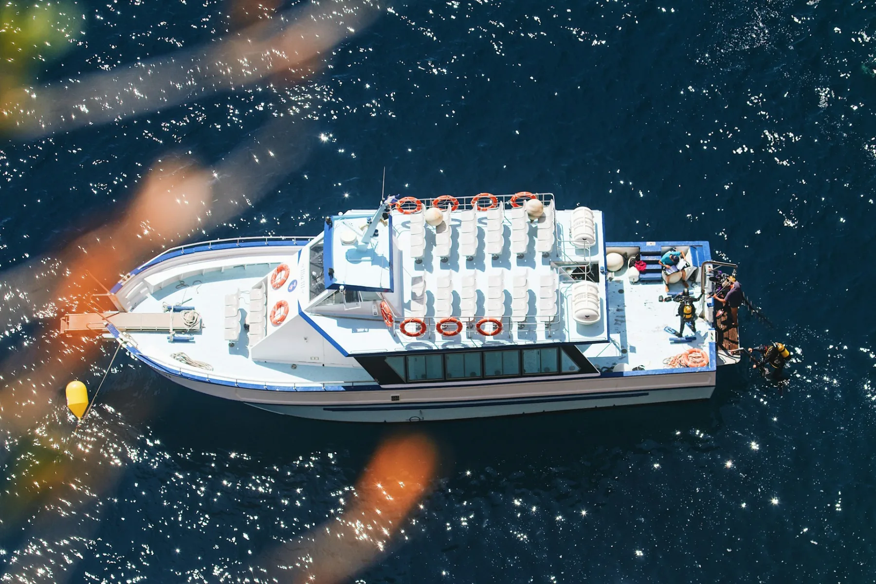 aerial shot of dive boat dropping divers into the ocean