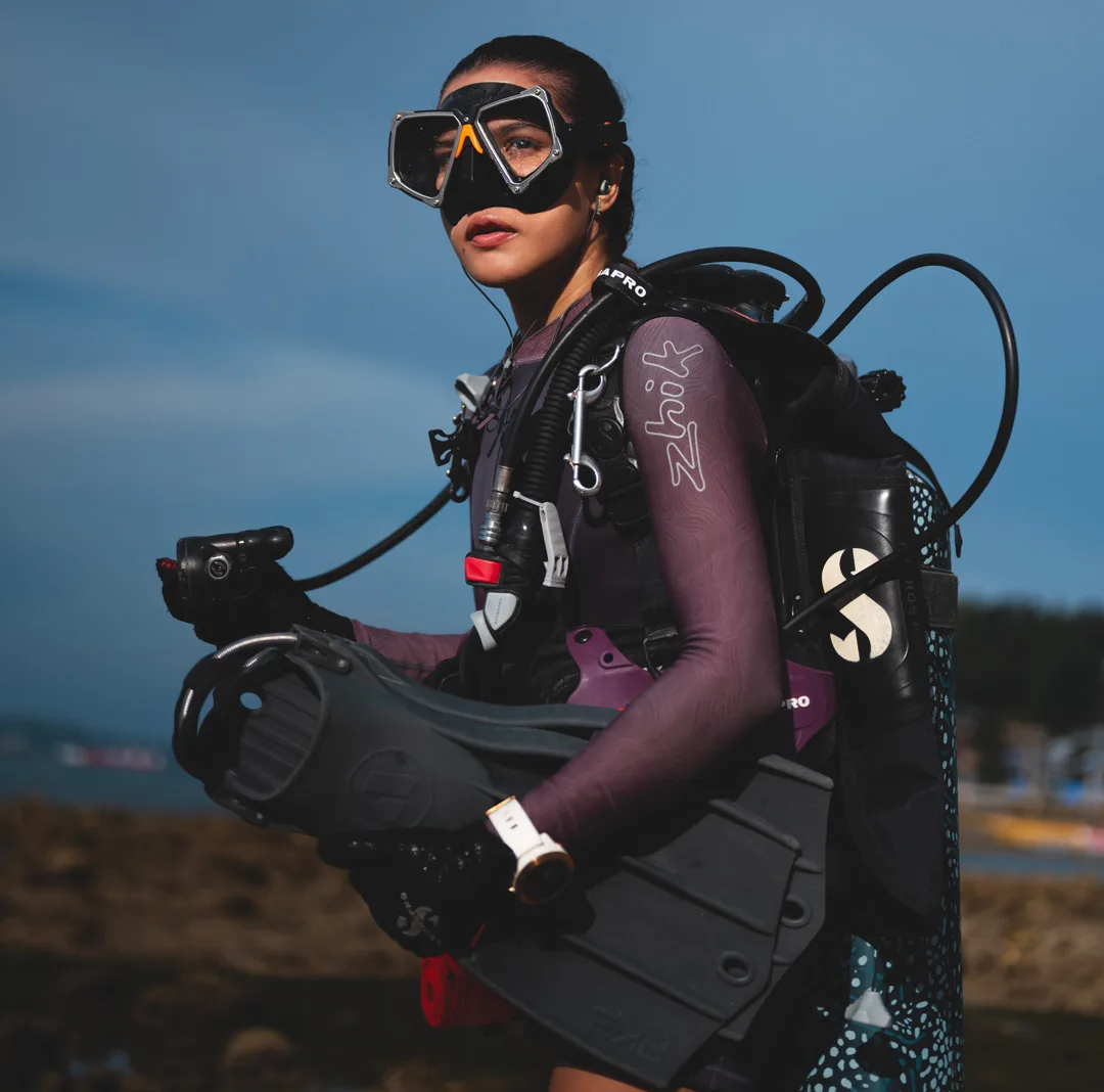 female-scuba-diver-caro-santamaria-ocean-wearing-scuba-gear