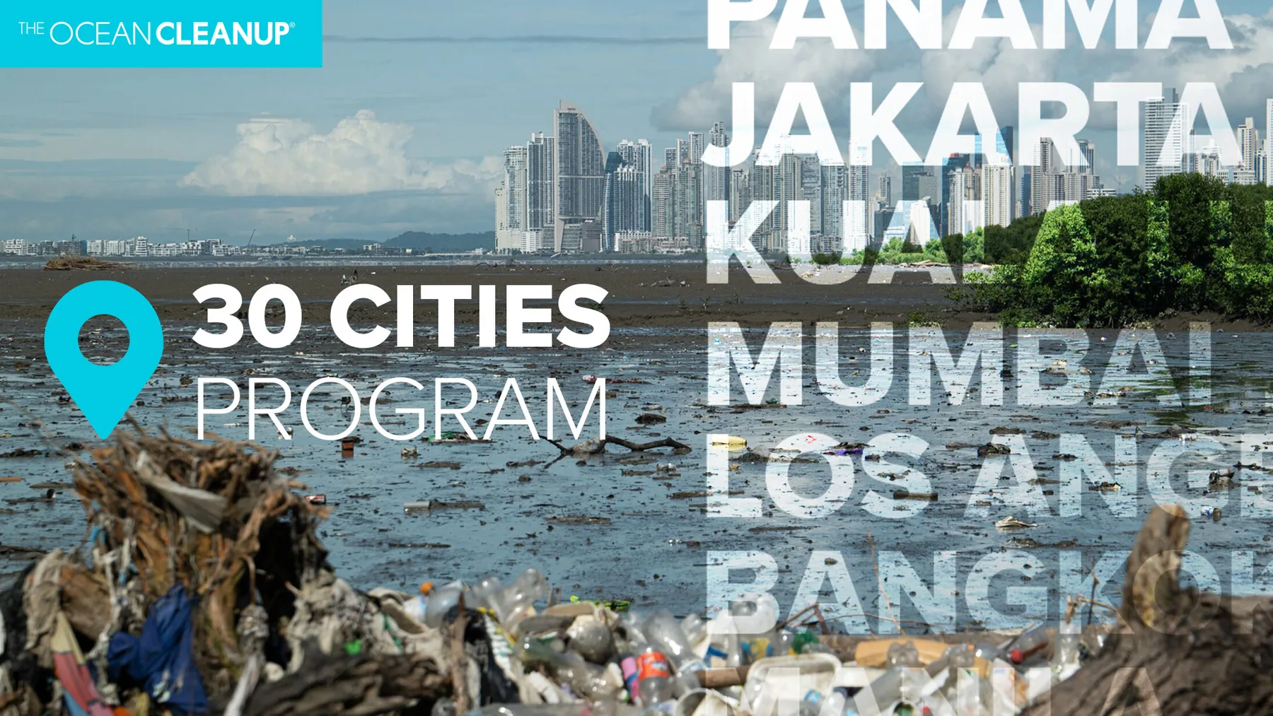 Gráfico del Programa de 30 Ciudades de The Ocean Cleanup mostrando la desembocadura de un río contaminado en primer plano con el skyline de una ciudad costera al fondo, superpuesto con los nombres de las ciudades objetivo incluyendo Panamá, Yakarta, Kuala Lumpur, Bombay, Los Ángeles y Bangkok.