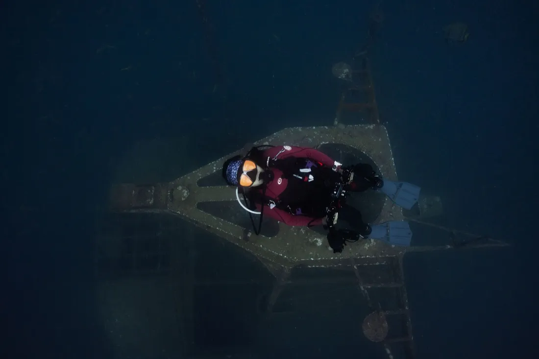 Caro Santamaria exploring a shipwreck