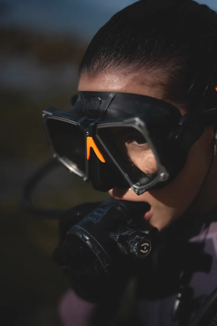 Caro Santamaria in a dive mask and regulator
