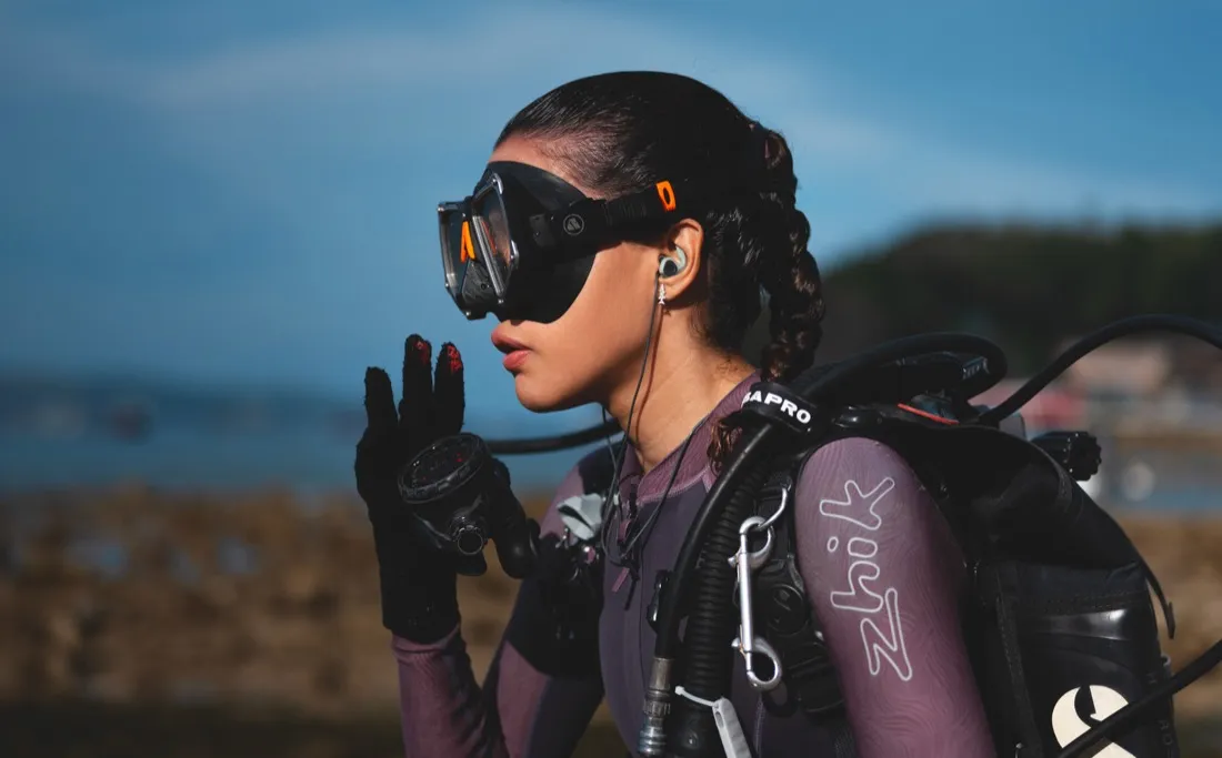 Caro Santamaria holding a scuba regulator